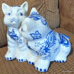 Baum brothers paisley blue and white kitten cat figurine