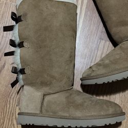 Ugg Woman's Tall Brown Boot With Bows