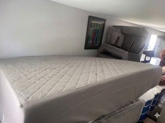 King side bed and boxspring