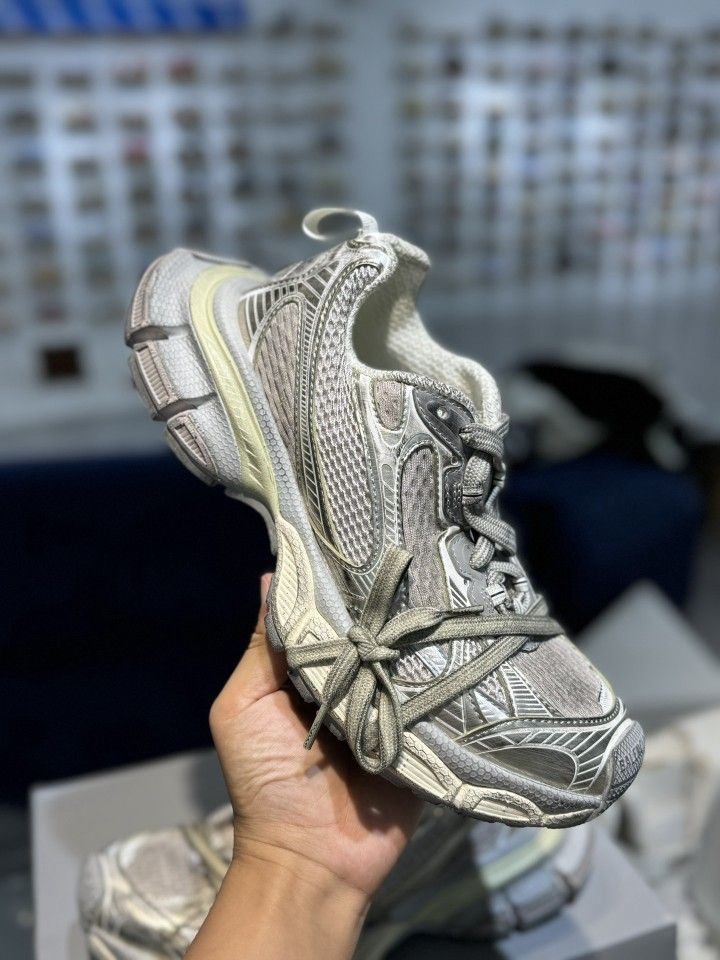 Balenciaga Men’s Sneaker With Box New