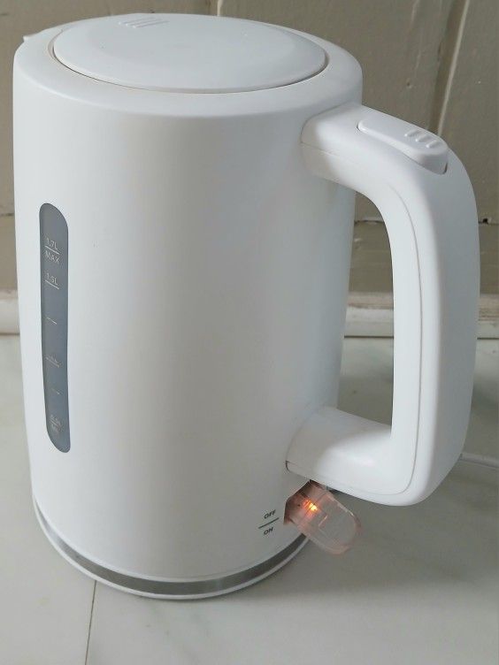 Mainstays 1.7L Electric Kettle. 