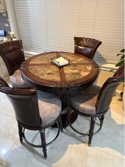 Classic round dinning table set