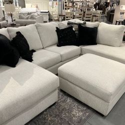 Megginson Storm Sectional Oversized 