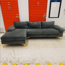 Mid-Size Sectional Couch *DELIVERY AVAILABLE*🛻