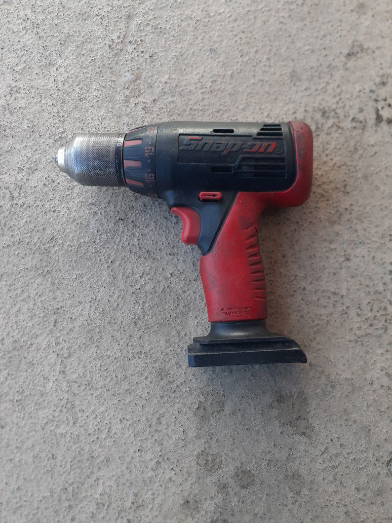 Snap-on 14.4volt  Drill driver good working condition TOOL ONLY no battery no charger/ Taladro De 14.4 Voltios trabaja bien 