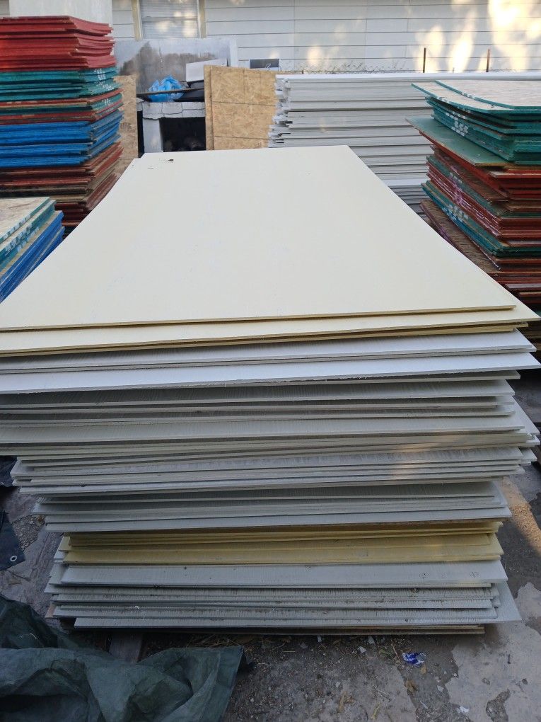 Soffit. 4 ×8  De Cemento 