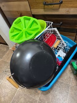 Huge tote of kitchen stuff