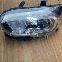 TRD Tacoma Drivers Side Headlight 2015