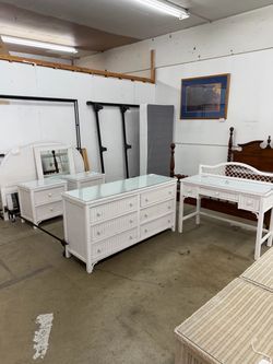 White Wicker bedroom set( Can be sold separately)