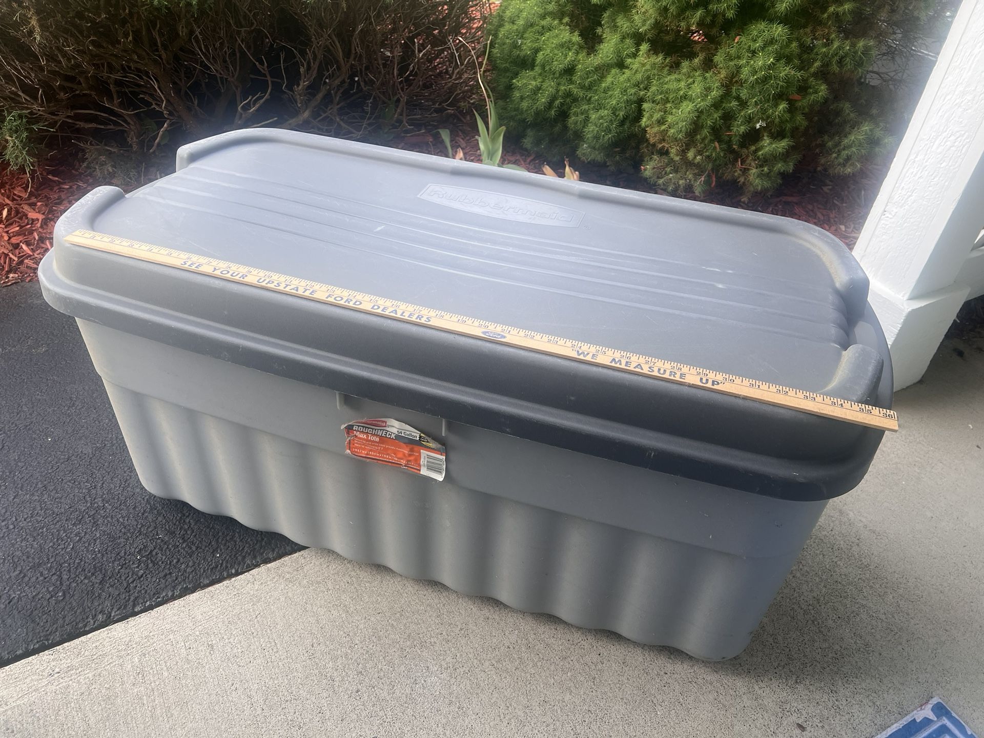 54 Gallon Rubbermaid Roughneck Max Tote