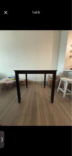 Brown Square Table w 4 Matching Cushion Chairs