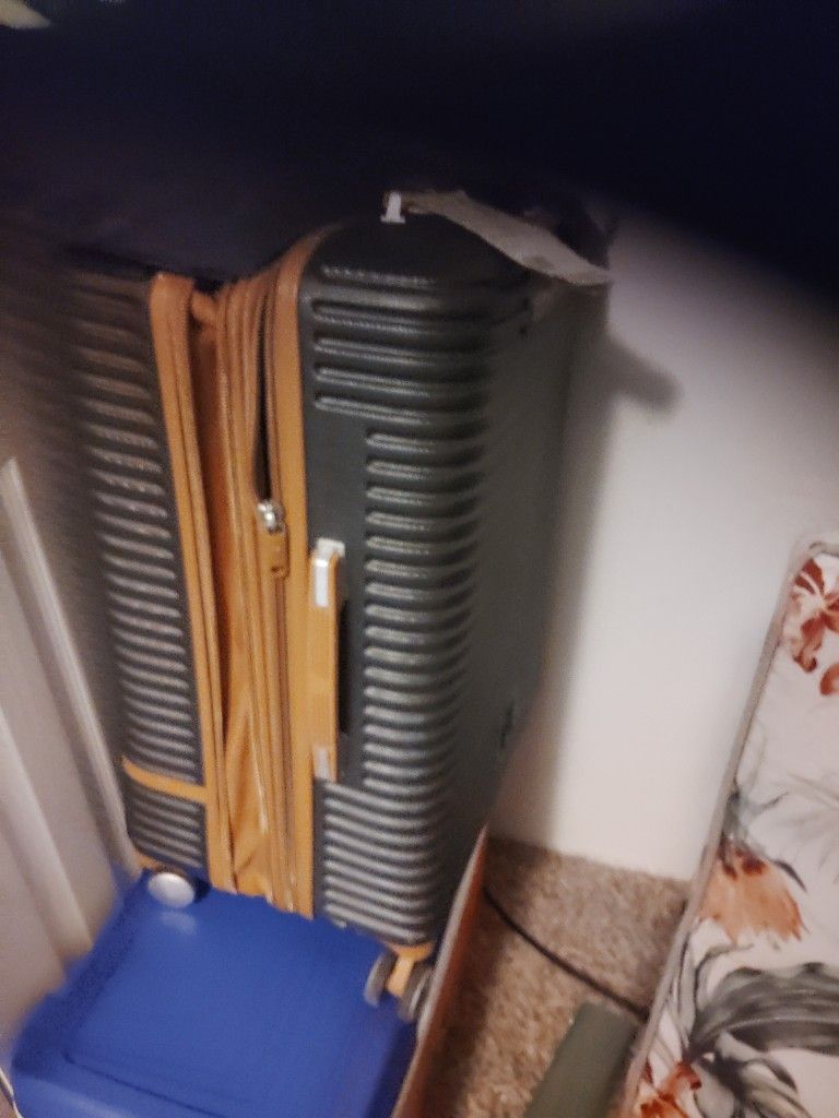 Huge Suitcase Great Condition