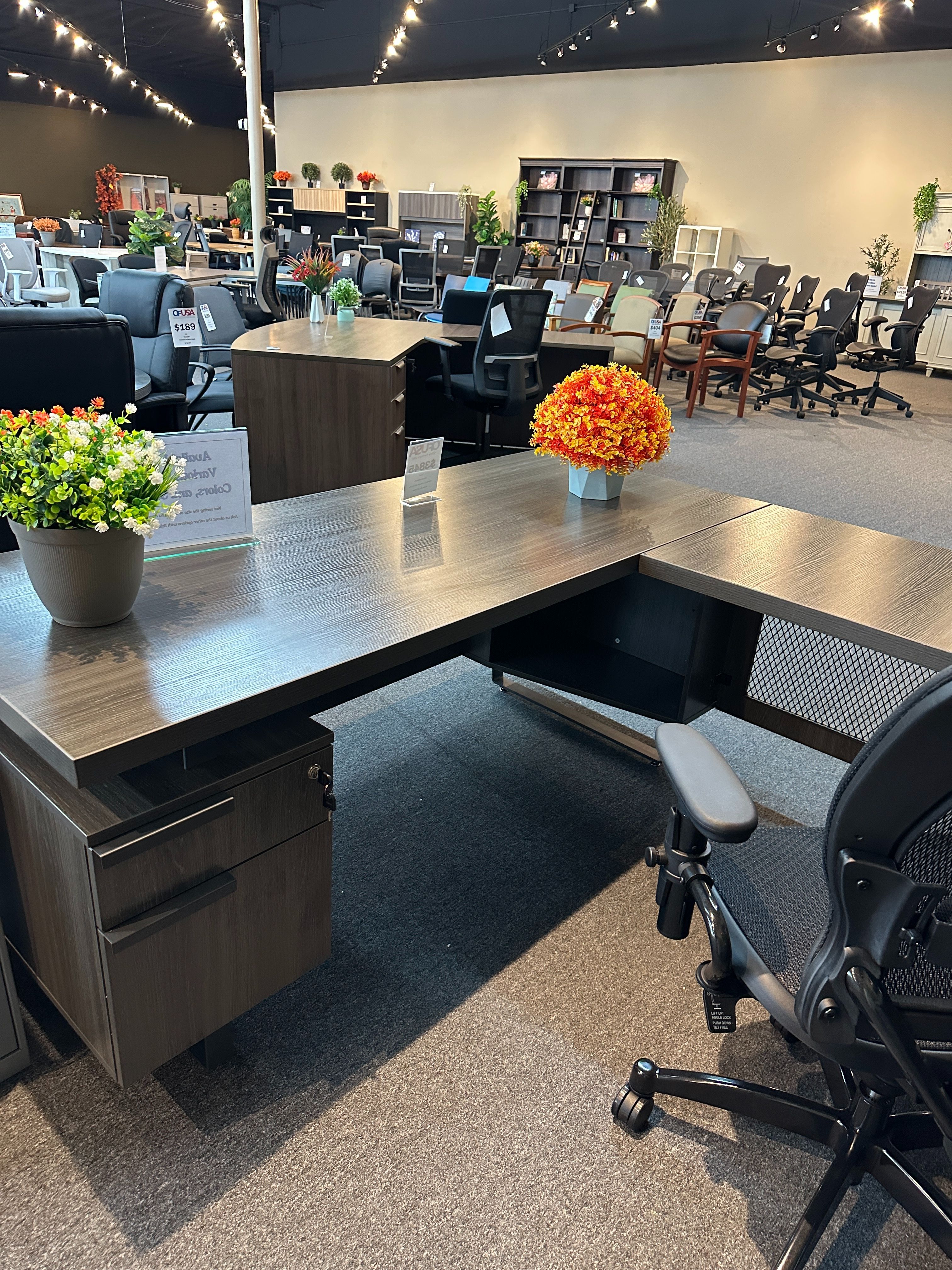 Modern Style U Shape Desk in grey