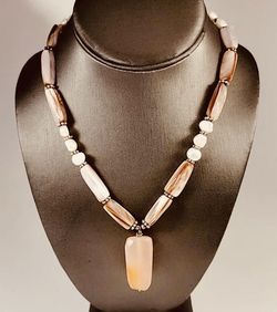 Vintage Artisan 925 Silver, Rose Quartz, Fw Pearl & MOP Pendant Necklace.