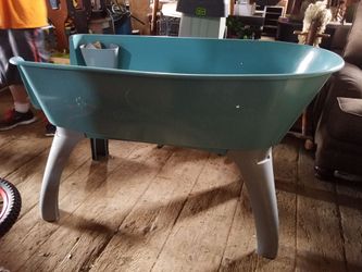 Booster bath elevated pet bath