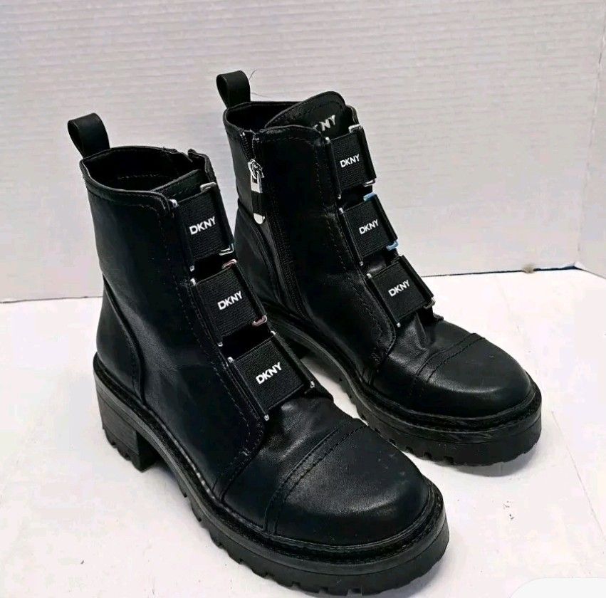 💥Brand New DKNY Womens Barrett Booties Black Motorcycle Boots Side Zip ~Size 10M~ ( reseda ca)