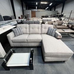 Small Sectional w/ reversible chaise 