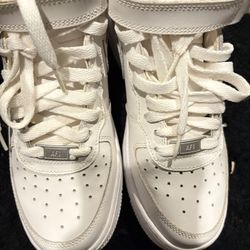 Mid Top White Air Forces 5.5Y Boy Size 