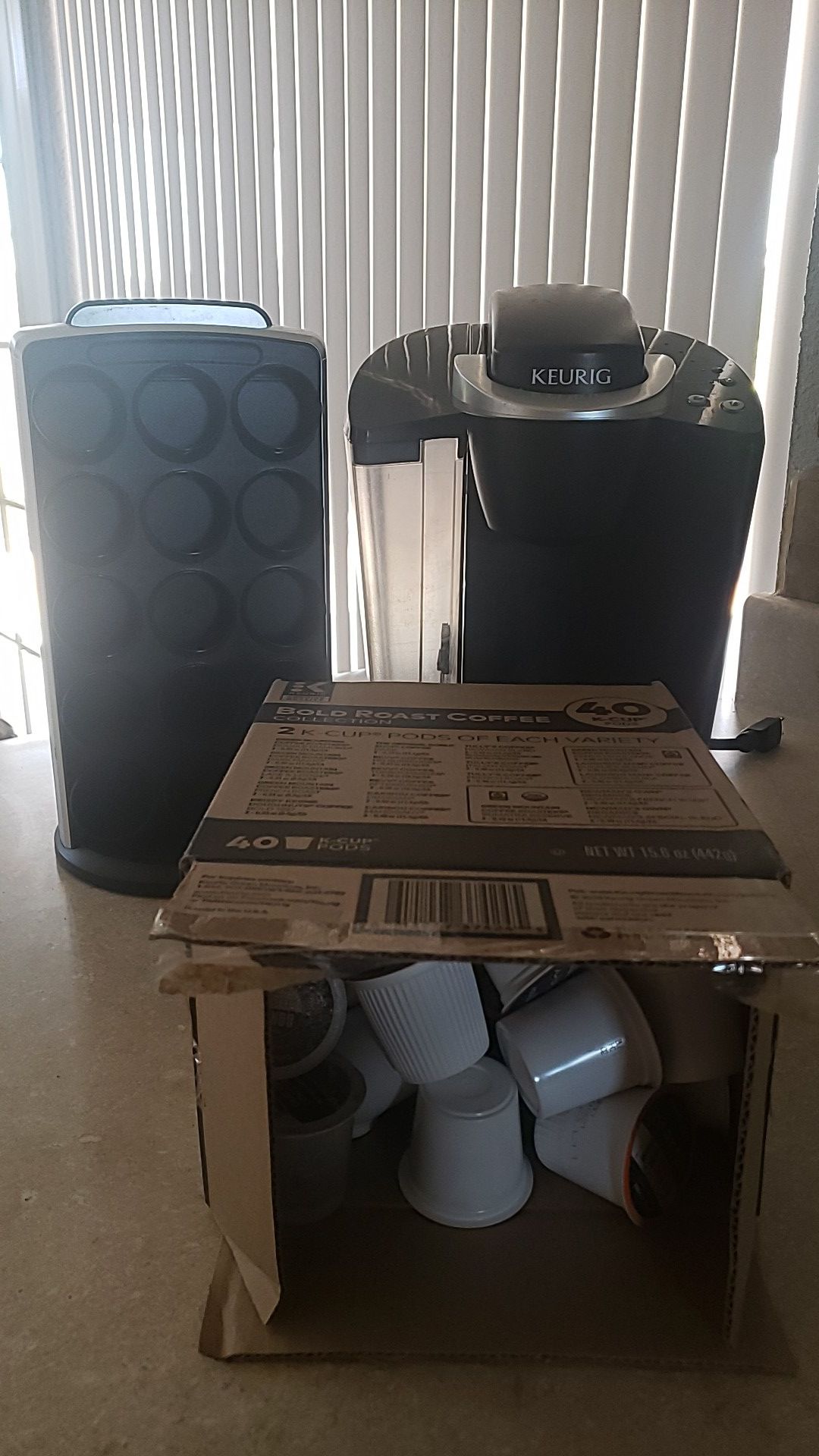 Keurig for sale $55 obo..comes with 44 dark roast kcups and matching kcup holder