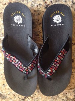 Mellow Mat Yellow Box Rhinestone Wedge Sandals! Size 8.5