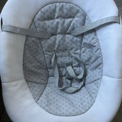 Baby Graco Swing Almost New Moving Sale