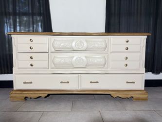 Beautiful 8-Drawer Dresser