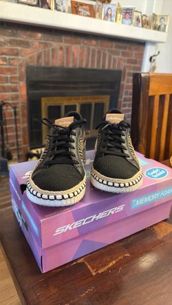 Sketchers Memory Foam Shoes; Size 6.5