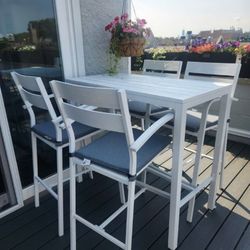 5 Piece Outdoor Dining Bar Set White.