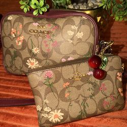 Rare & Unique COACH Rose Bag 🌹✨ Beautiful rose design with a romantic, eye-catching style Hard to find and truly special piece 💫 Perfect for collect