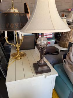 2 matching lamps