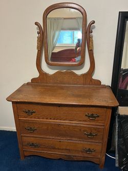Sweet Little Oak Chest of Drawers with Mirror