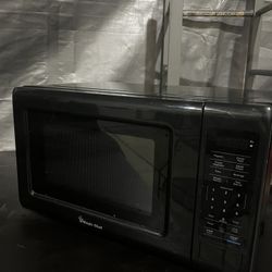 MAGIC CHEF MICROWAVE
