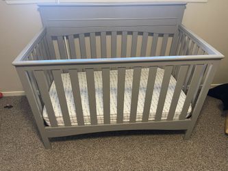 Delta Children Skylar 6n1 Convertible Crib W/Mattress