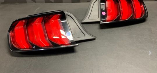 2019 FORD MUSTANG GT OEM TAIL LIGHTS PAIR DRIVER PASSENGER USED