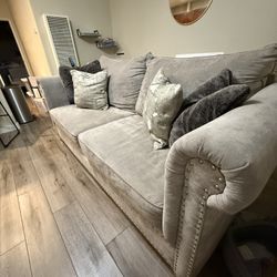  Plush Velvet Sofa – Elegant + Comfy w/ Pillows Included! 💎