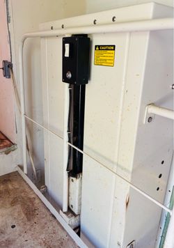 Wheelchair lift Mac’s Lift Gate