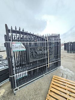 NEW DRIVEWAY GATE HEAVY DUTY 20'X7'IDEAL FOR NEW HOUSE,FARM,RANCH,GALVANIZED POWDER COATING,DEER MOTIF STYLE,IF SOMEBODY INTERESTED PLEASE TEXT ME ANY