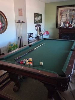 Near perfect Presidential Billiards pool table high end Quality billiard balls
