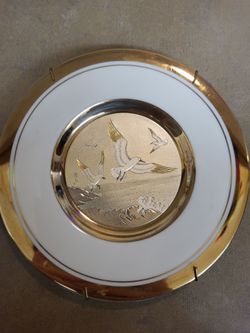 Decorative Porcelain Plate with Gold Seagull Design