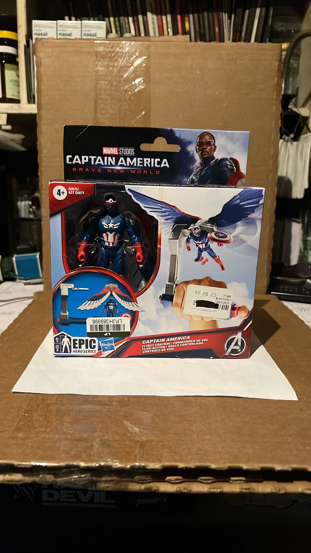 AUTHENTIC CAPTAIN AMERICA ACTION FIGURE