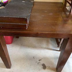 Kitchen Table And 4 Chairs 