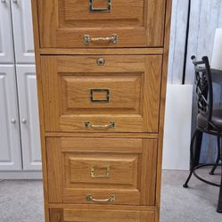Beautiful 4 Drawer Oak Filing Cabinet (Quality Material)