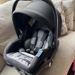 Graco Infant Car Seat + Base