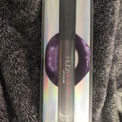 HUDA BEAUTY LIPSTICK MOODY
