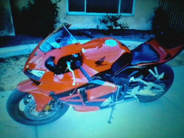 Photo 2OO7 motorcycle,,.600cc, fast and clean