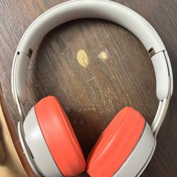 Beats Solo Pro Wireless Noise Cancelling On-Ear Headphones - Gray . Like new, currently being sold for 300