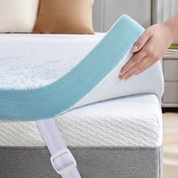 OhGeni 3 Inch Cooling King Size Gel Memory Foam Mattress Topper Pad,Soft Bed Cover With Anti-Slip Base & Zipper,Fits 6"-19" Mattresses With Straps,Wit