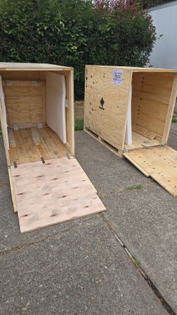 Empty wooden box