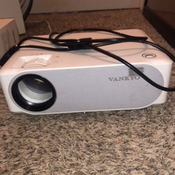 VANKYO PROJECTOR + TRIPOD 