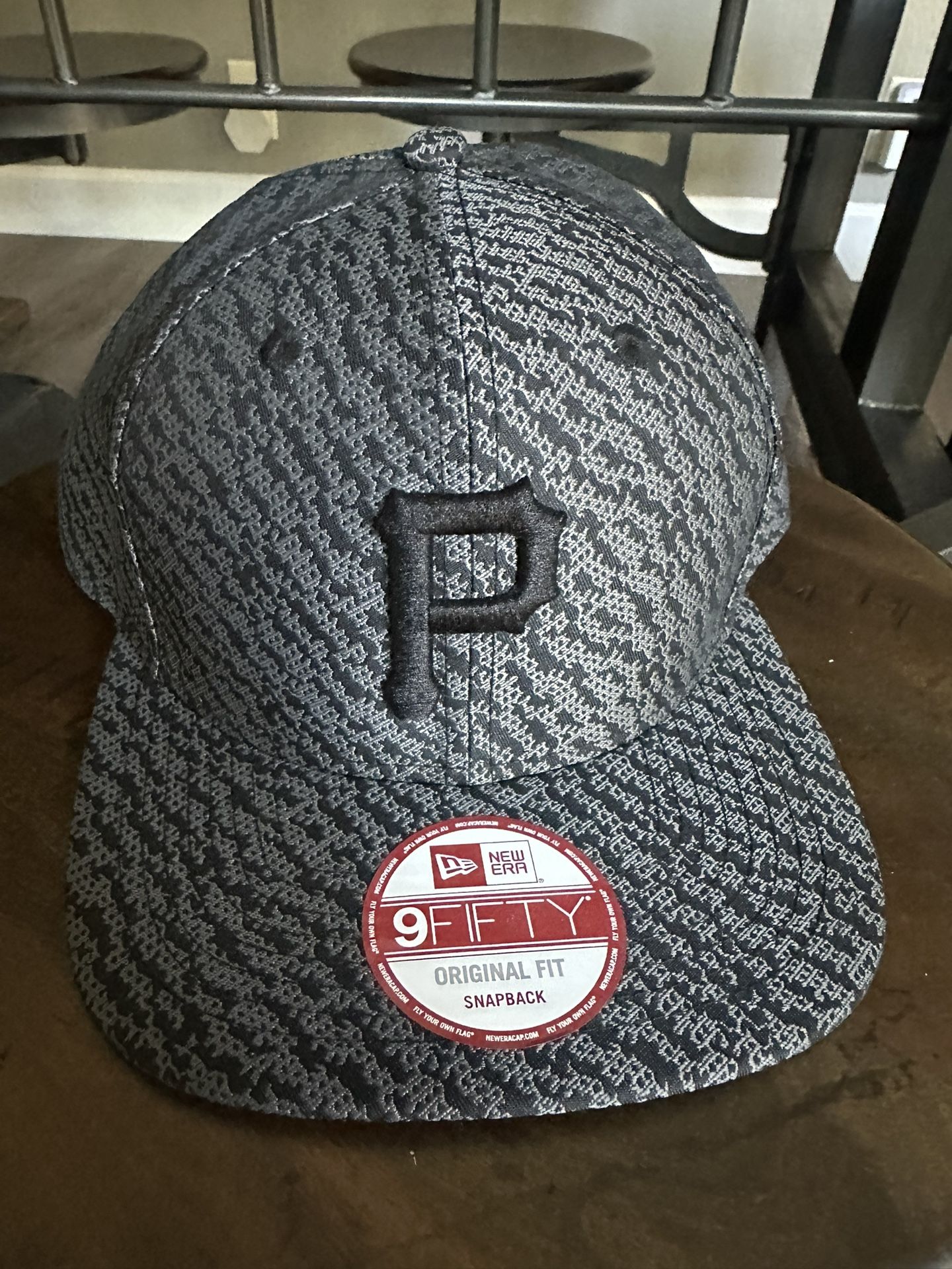 Brand NEW w/tags new era 9fifty pittsburgh pirates snapback hat only $20!!!